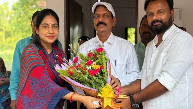 पूर्व जिलाधिकारी दिनेश कुमार राय, एवं ब्लॉक प्रमुख विजया सिंह